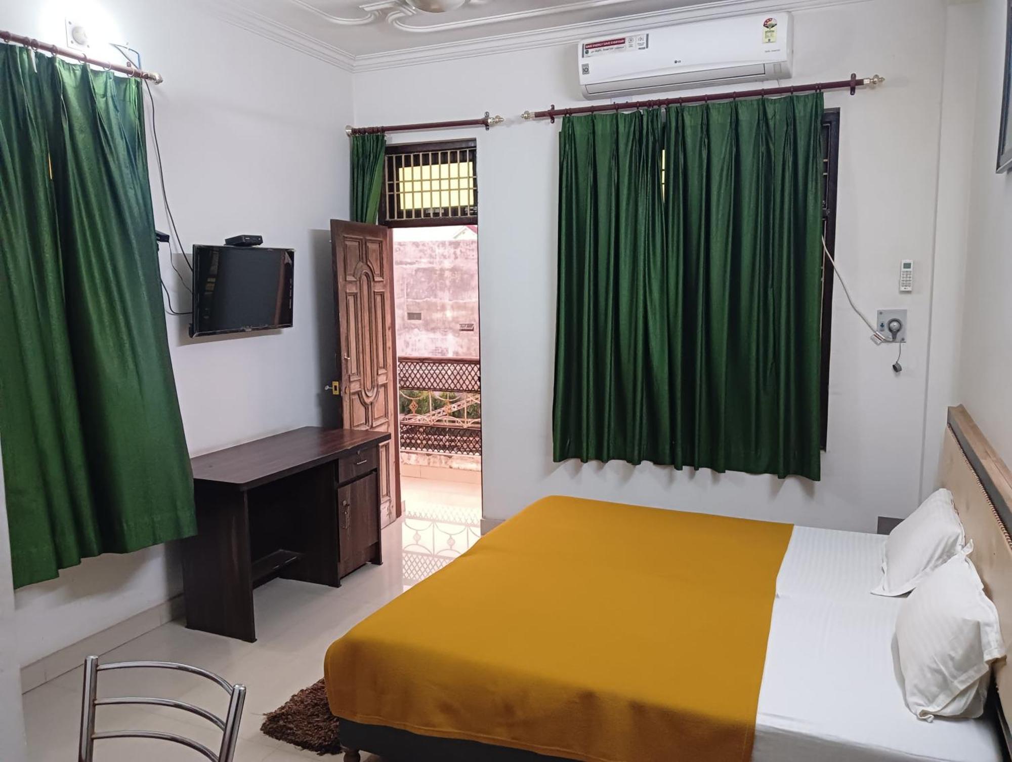 Varuna Palace Varanasi , Near Mandir & Ghat'S Exterior photo